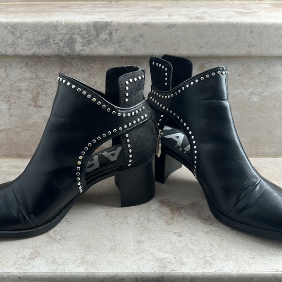 Zara Fall Booties with Cut out detailing - Picture 3 of 10